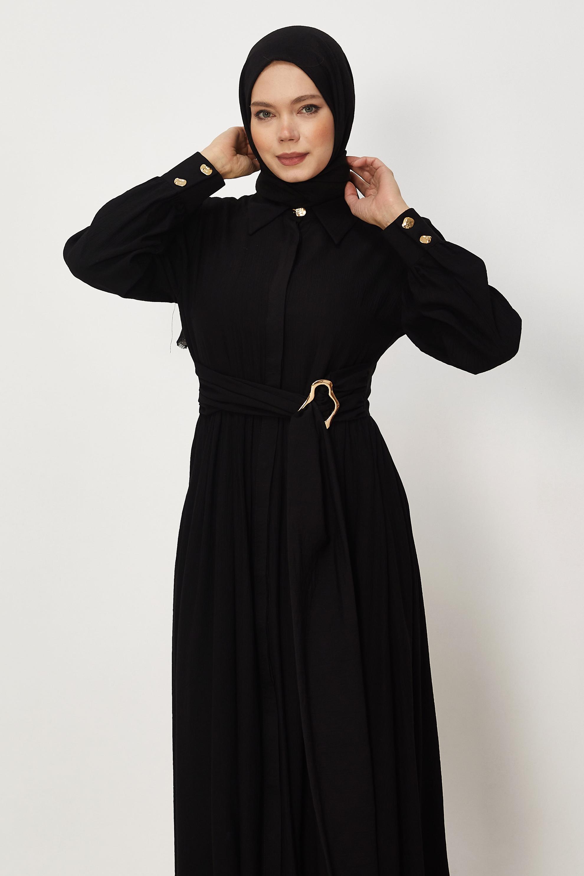 Hijab-Kleidung SCHWARZ KLEID MIT GÜRTEL 46419