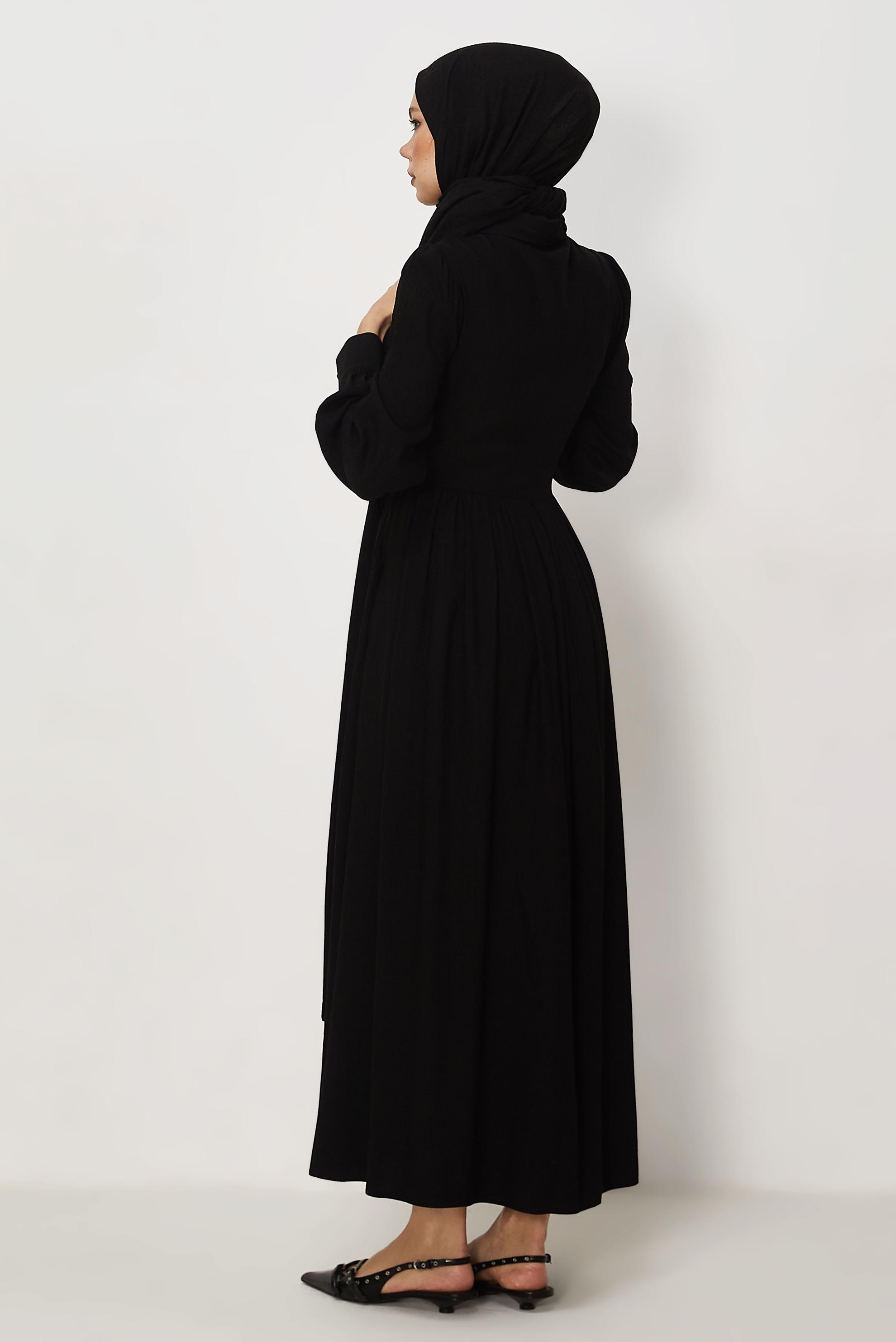 Hijab-Kleidung SCHWARZ KLEID MIT GÜRTEL 46419