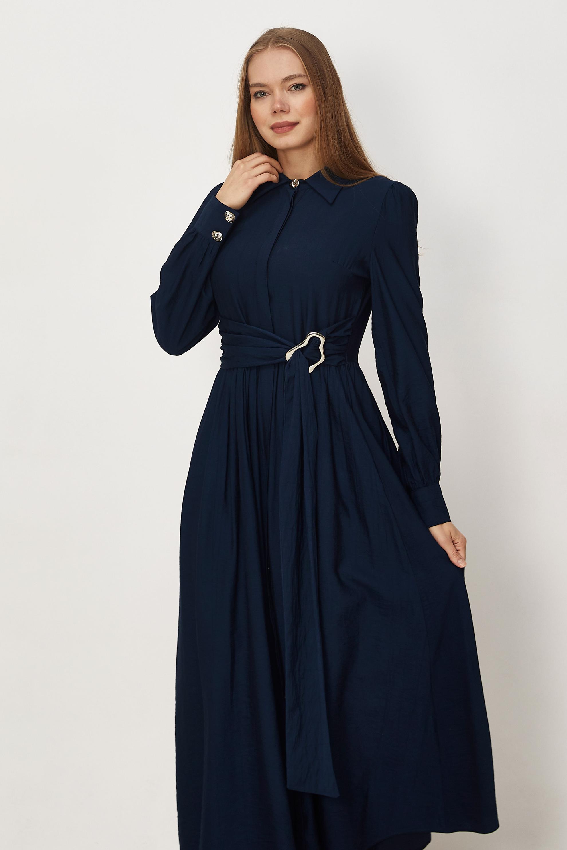 Hijab-Kleidung NAVY BLAU KLEID MIT GÜRTEL 46419