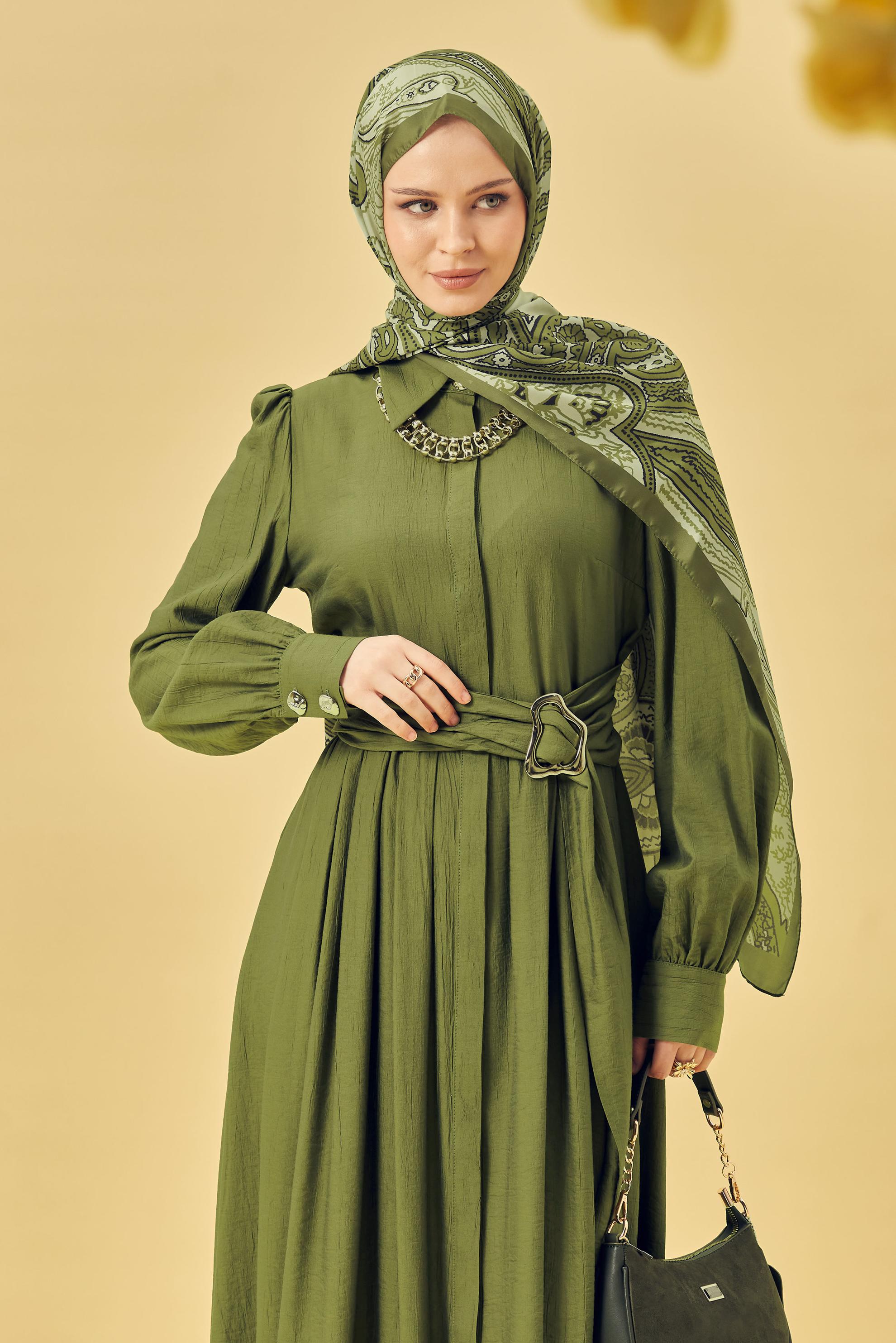 Hijab-Kleidung GRÜN KLEID MIT GÜRTEL 46419