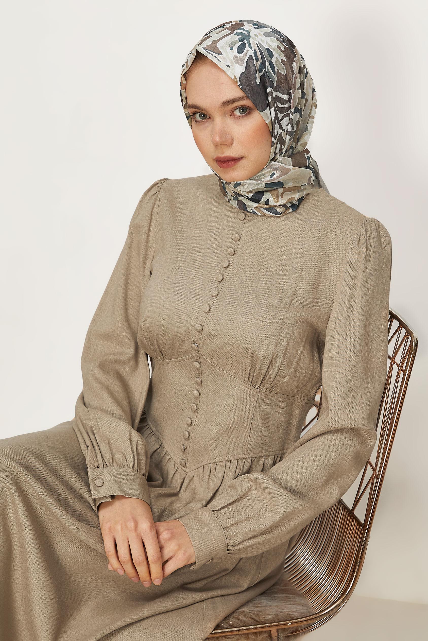 Tesettür giyim BEJ DÜĞMELİ KETEN ELBİSE 46422