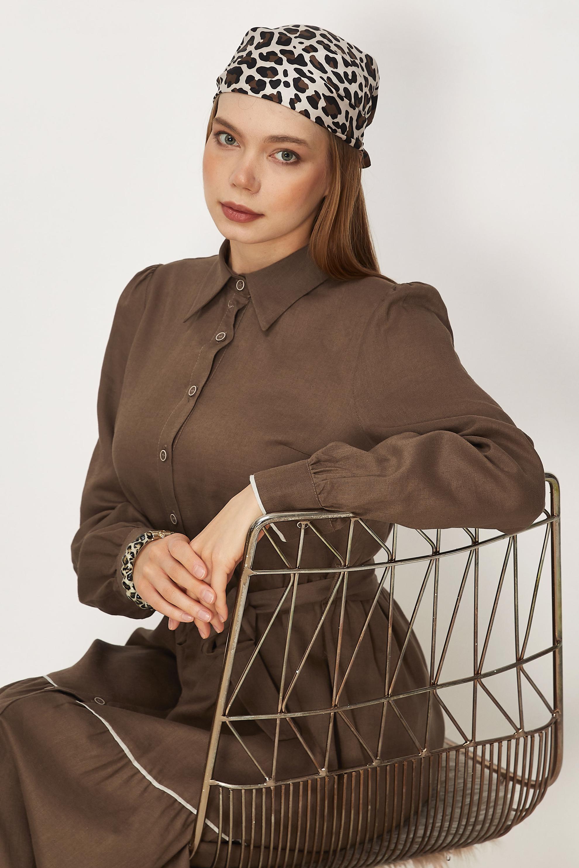 Hijab-Kleidung BRAUN HEMDKRAGEN-KLEID MIT GÜRTEL 46461