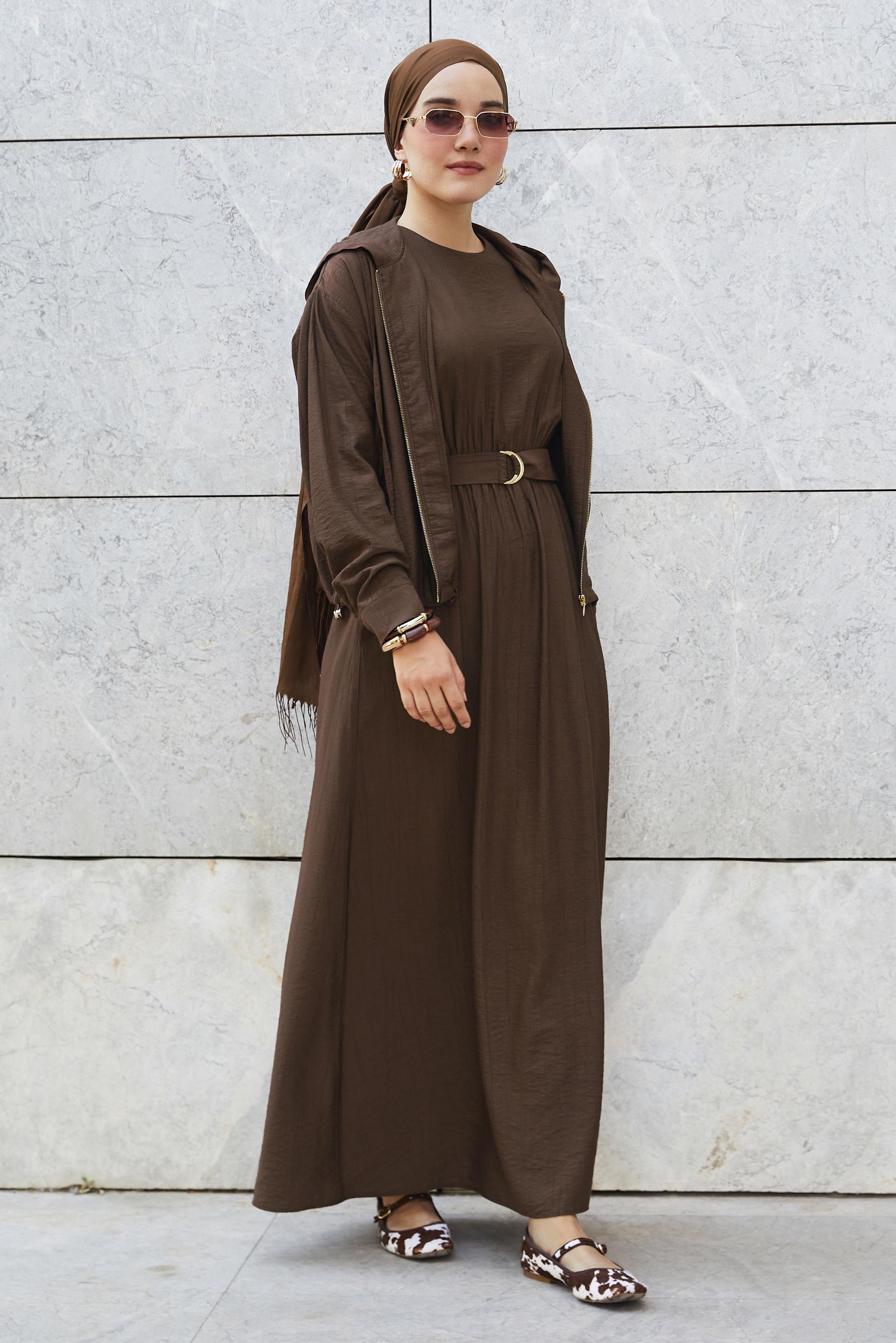 Tesettür giyim KAHVE KEMERLİ ELBİSELİ TAKIM 46480