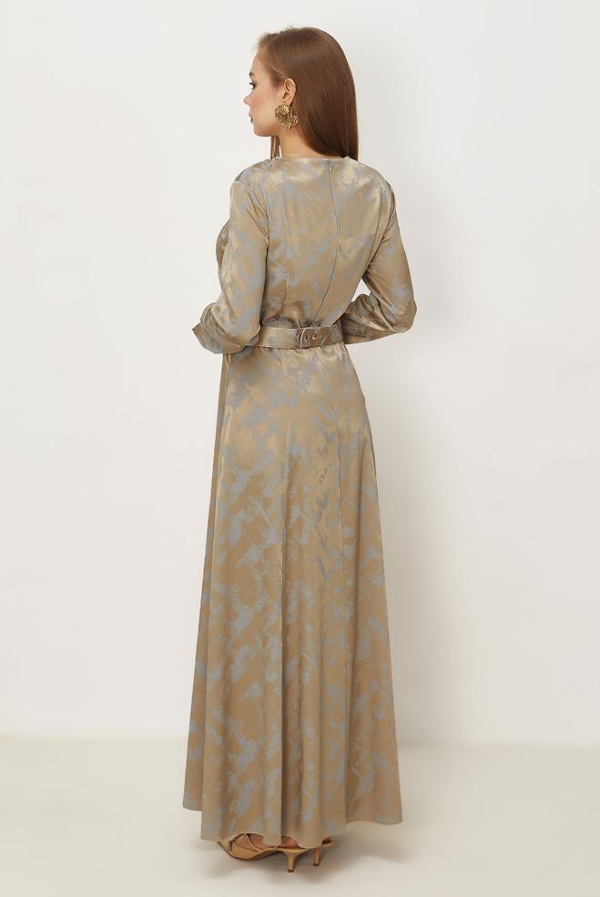 Hijab-Kleidung BEIGE SATIN-JACQUARD-KLEID MIT GÜRTEL 46514 - ALVİNA