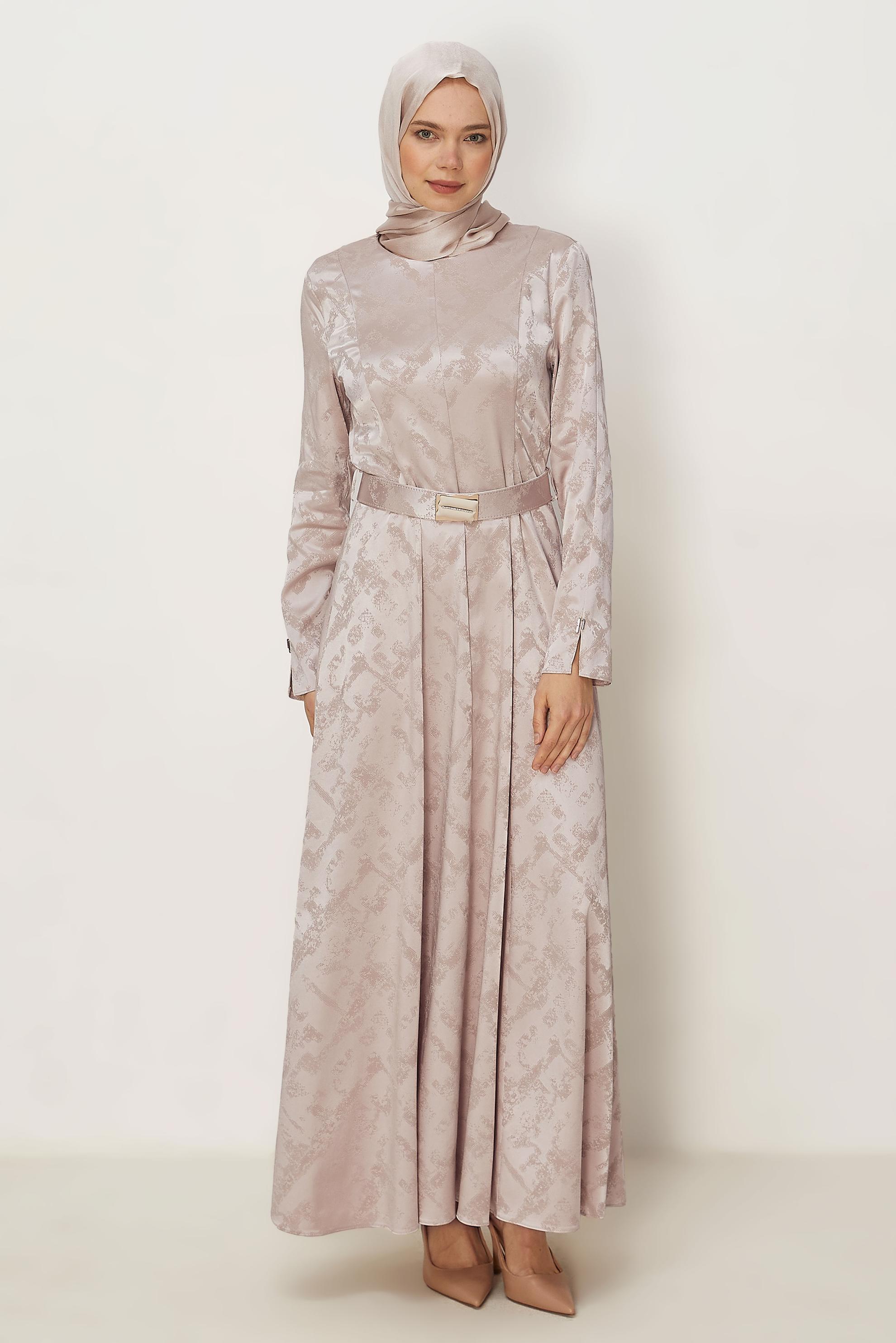 Hijab-Kleidung NERZ SATIN-JACQUARD-KLEID MIT GÜRTEL 46514