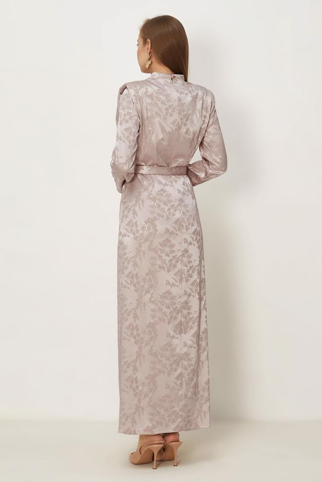 Hijab-Kleidung NERZ SATIN-JACQUARD-KLEID MIT GÜRTEL 46517 - ALVİNA