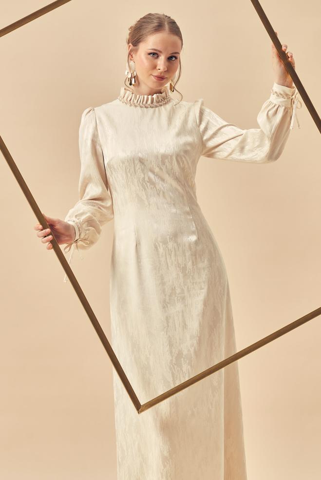 Hijab clothing BEIGE SATIN JACQUARD DRESS 46519 - ALVİNA