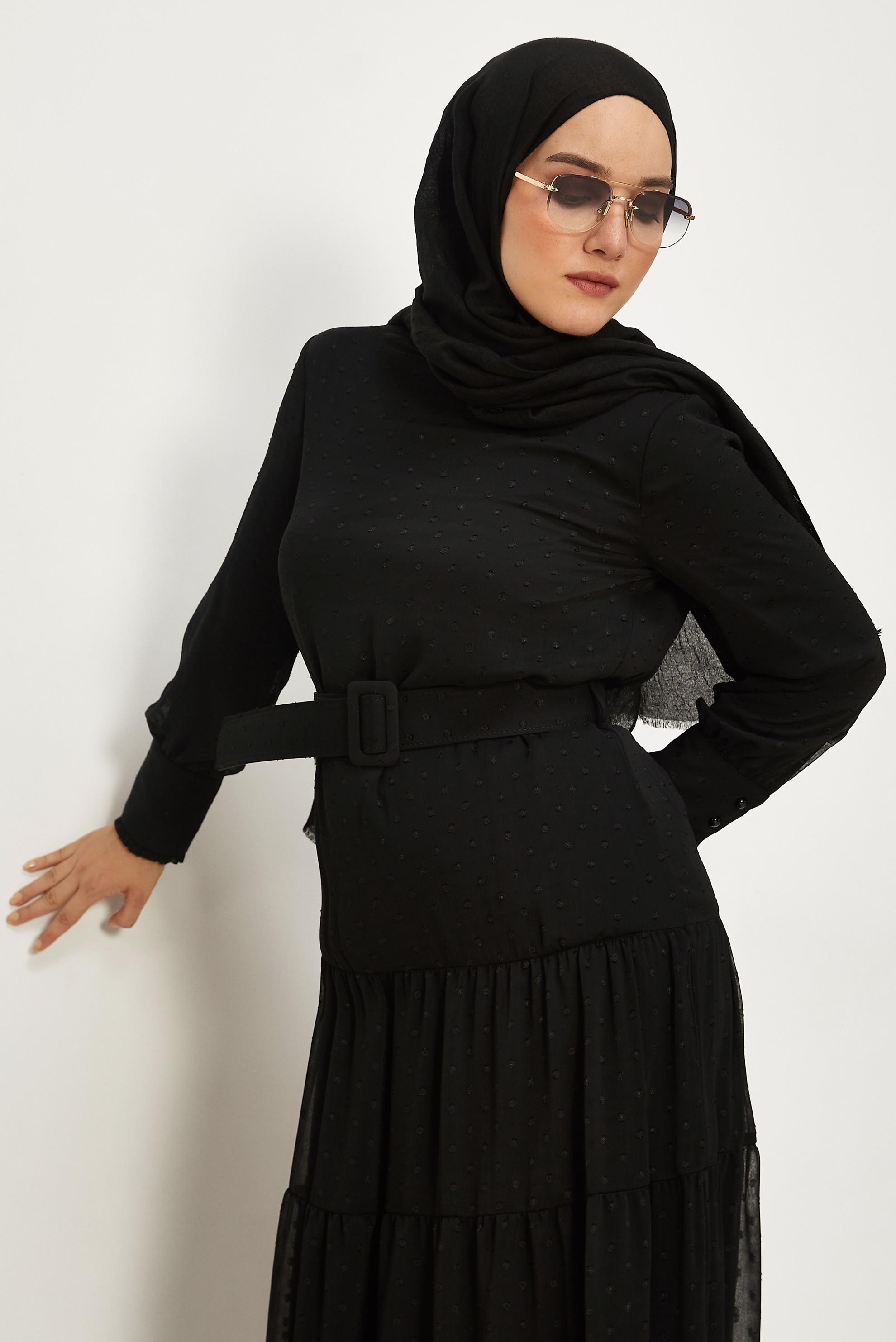 Tesettür giyim SİYAH KEMERLİ PUANTİYELİ ELBİSE 46831