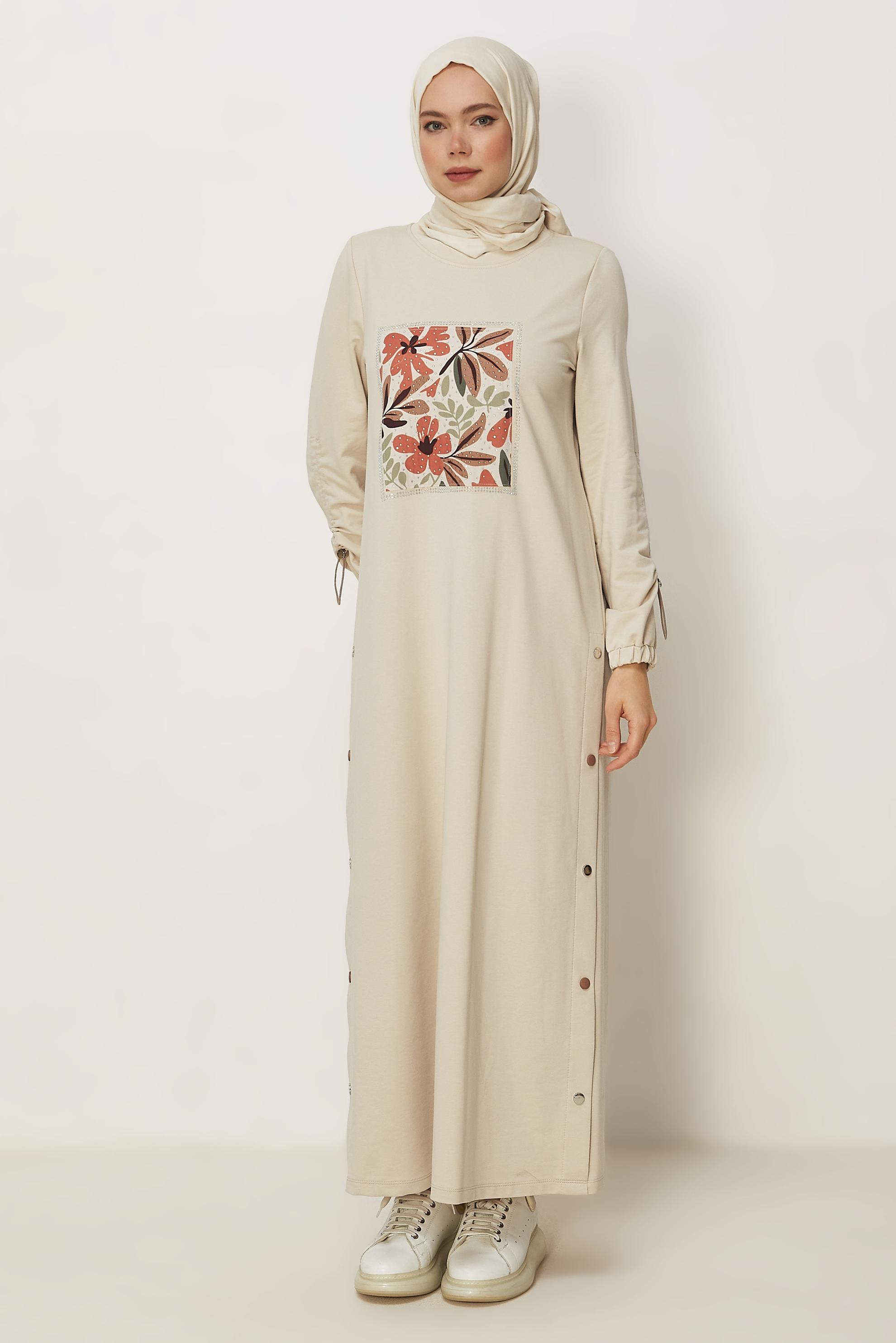 Hijab-Kleidung BEIGE TRAININGSANZUGKLEID MIT EDELSTEIN DETAILS 45635