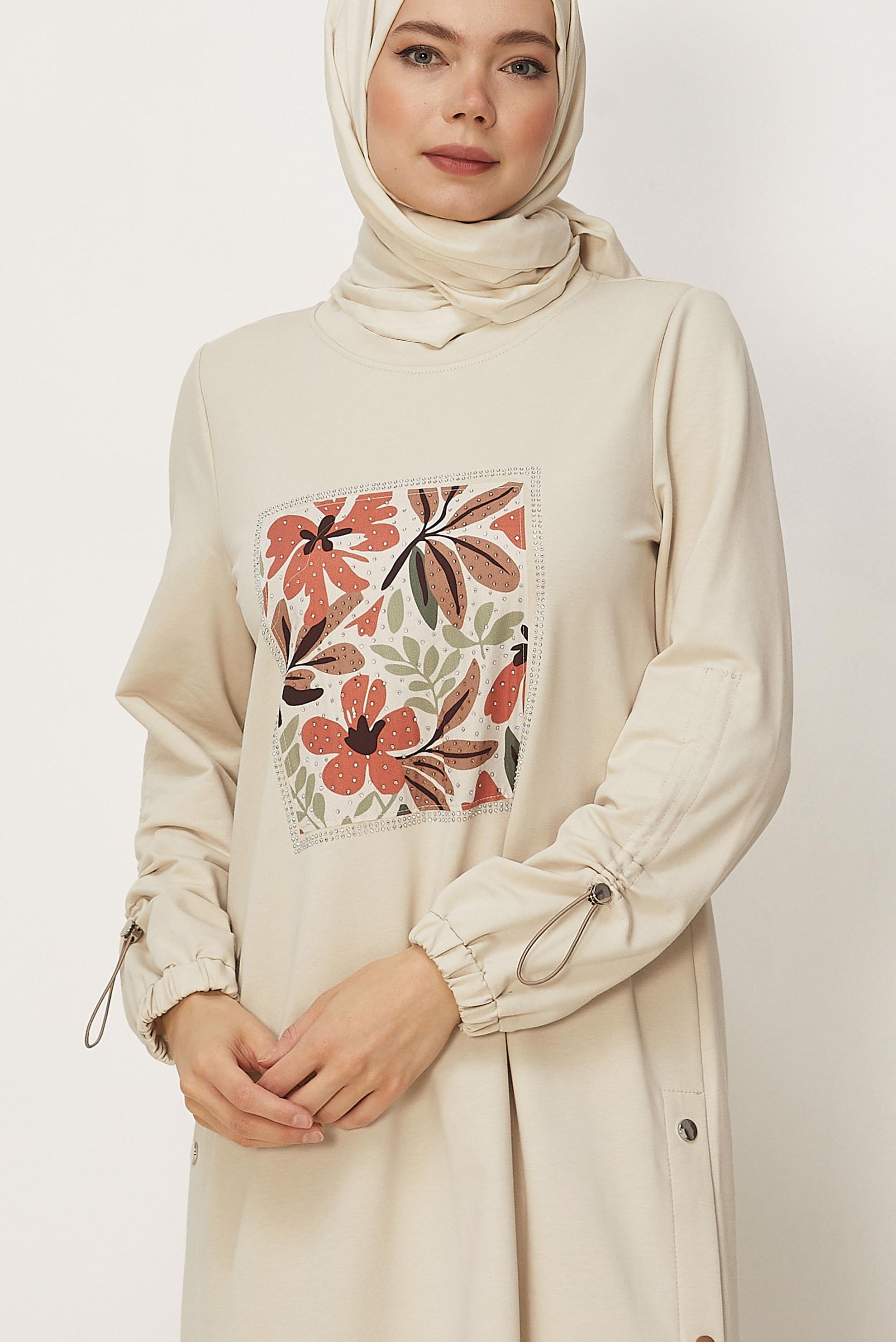 Hijab-Kleidung BEIGE TRAININGSANZUGKLEID MIT EDELSTEIN DETAILS 45635