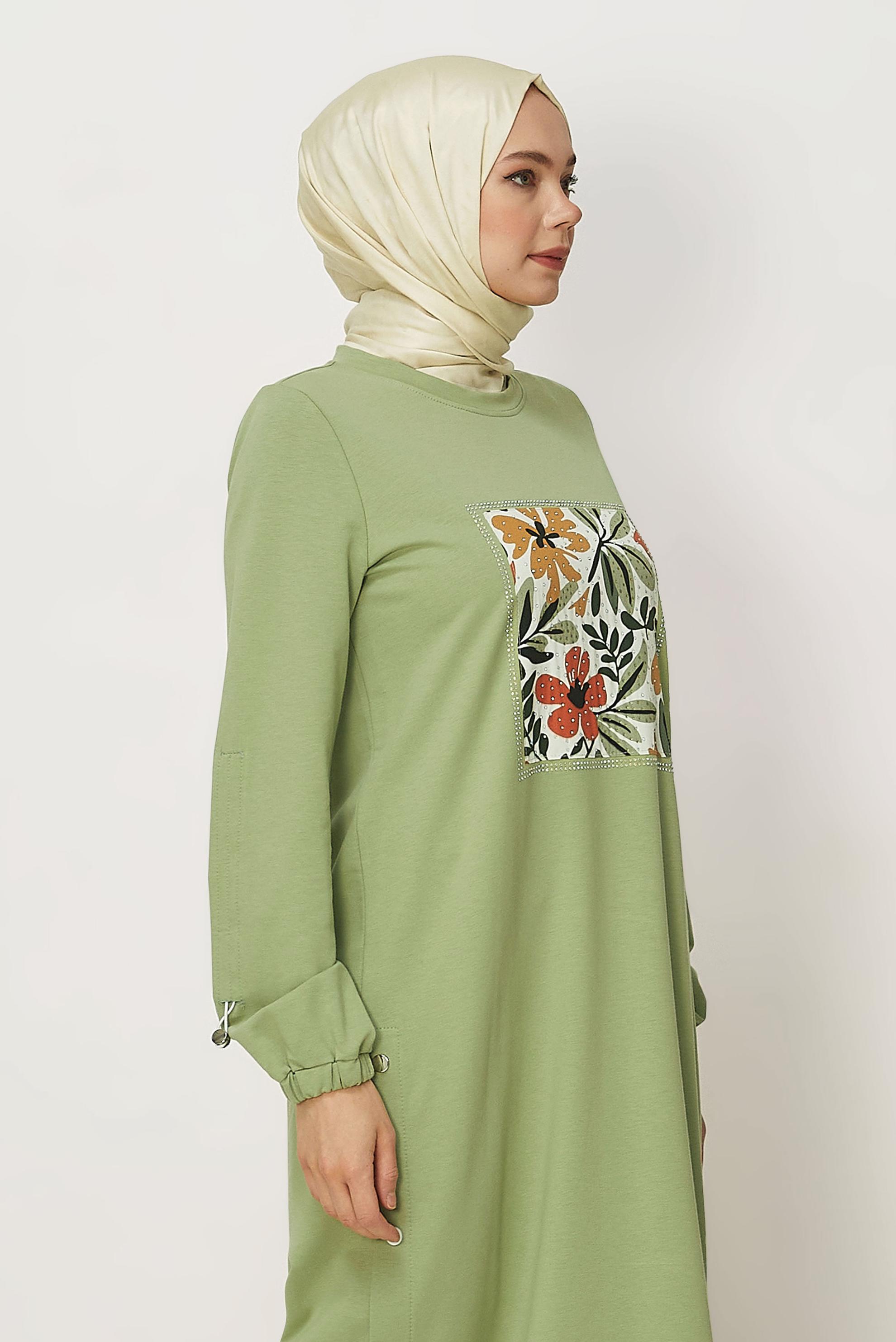 Hijab-Kleidung GRÜN TRAININGSANZUGKLEID MIT EDELSTEIN DETAILS 45635