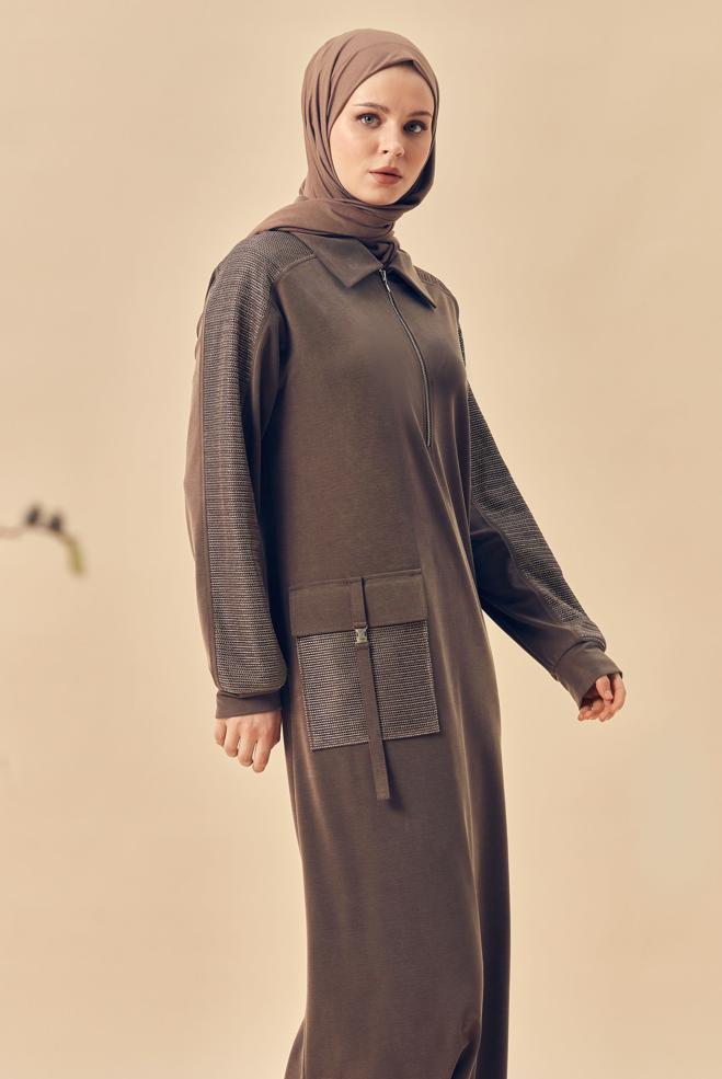 Hijab-Kleidung BRAUN TRAININGSANZUGKLEID MIT HEMDKRAGEN 46339 - ALVİNA
