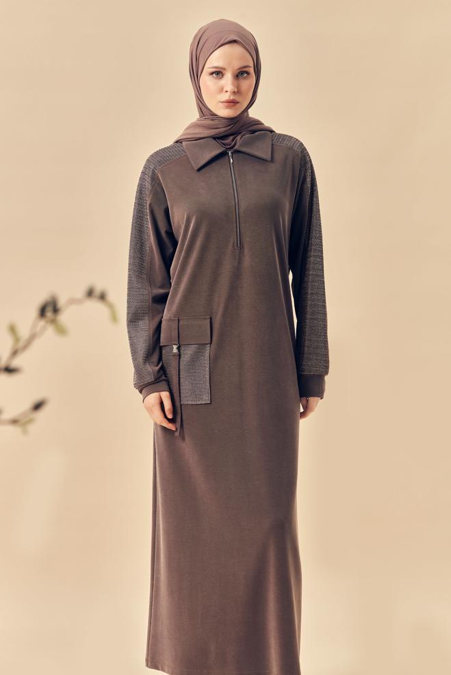 Hijab-Kleidung BRAUN TRAININGSANZUGKLEID MIT HEMDKRAGEN 46339 - ALVİNA