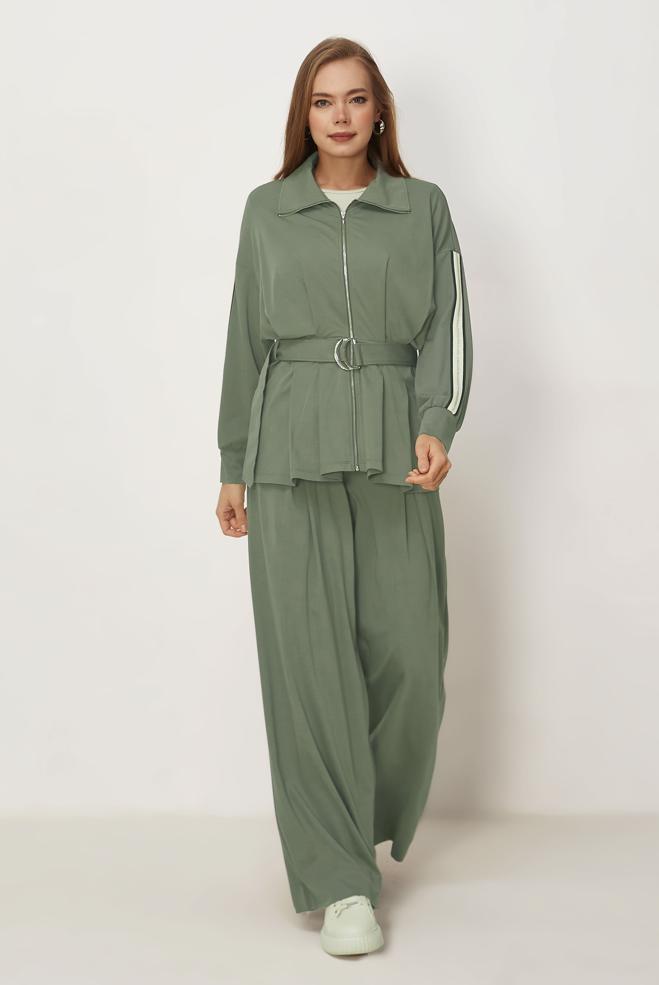 Hijab-Kleidung KHAKI TRAININGSANZUG MIT GÜRTEL 46390 - ALVİNA