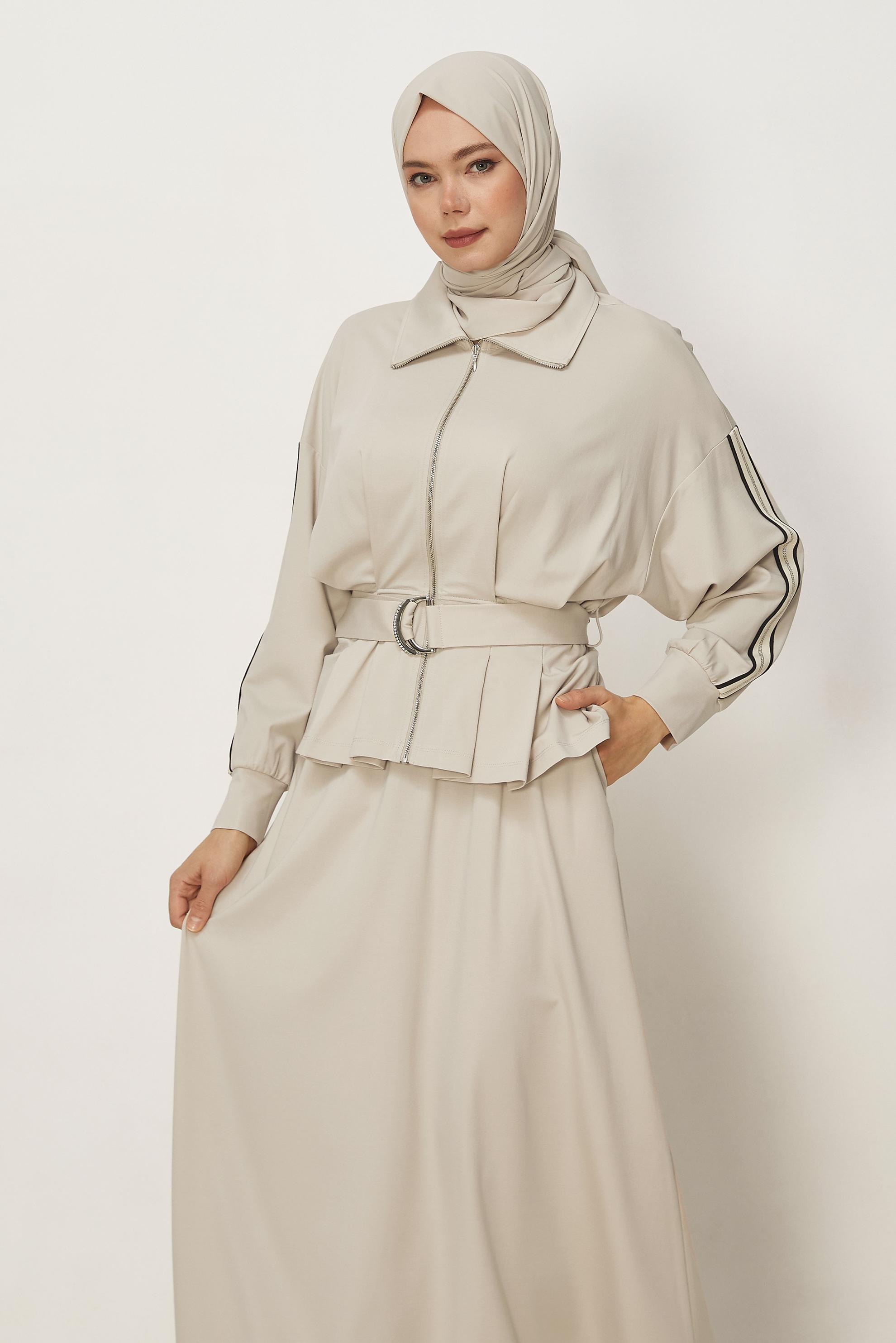 Hijab-Kleidung BEIGE TRAININGSANZUG-SET MIT RÖCKEN 46391