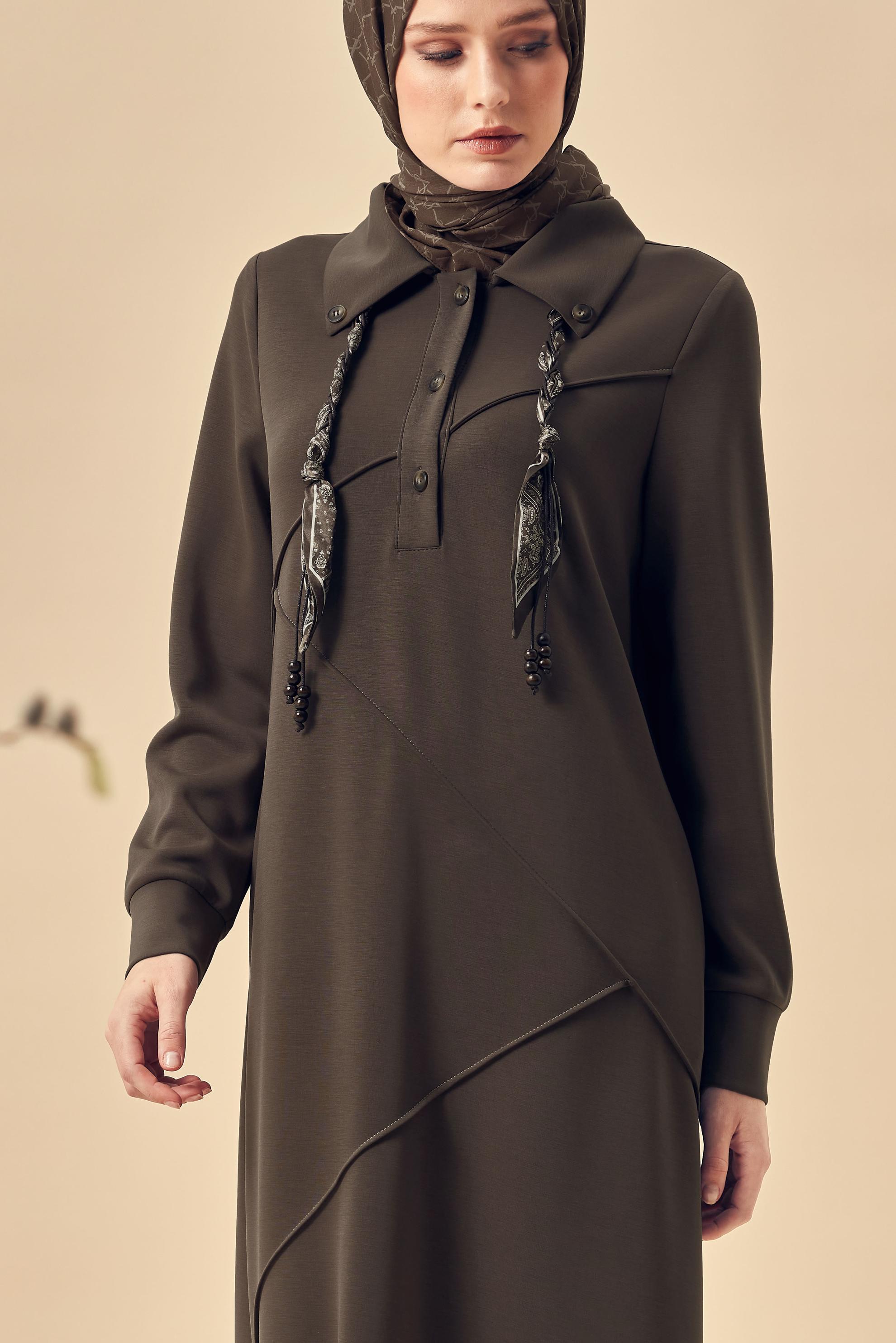 Vêtements hijab BRUN ROBE DE SURVÊTEMENT AVEC DÉTAIL FOULARD 46476