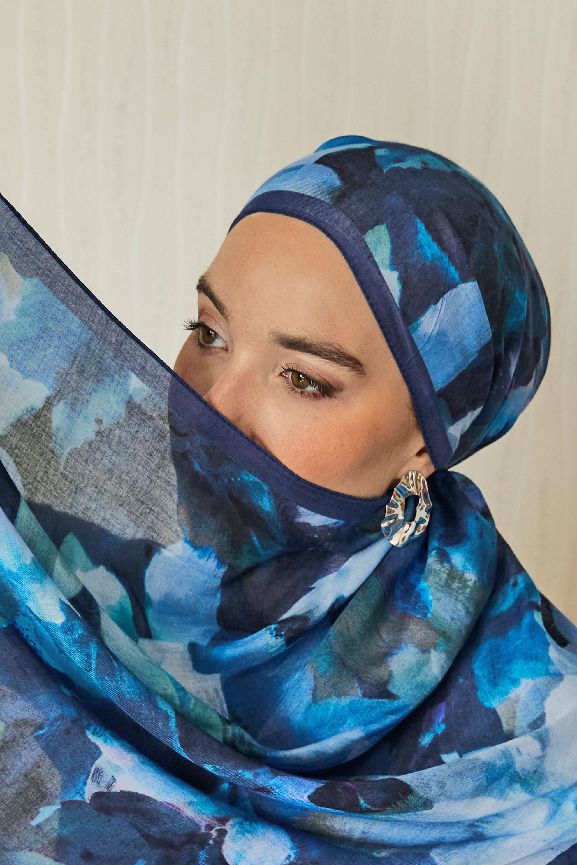 Vêtements hijab BLEU MARINE CHÂLE FRAIS À MOTIFS FLORAUX ALVINA 8646
