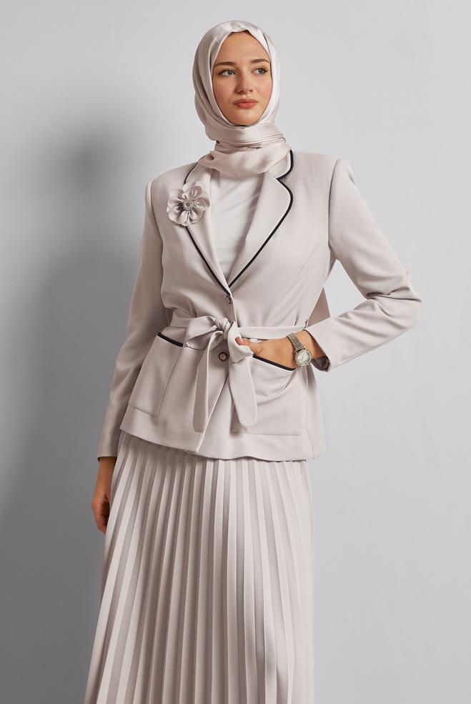 Hijab-Kleidung BEIGE ANZUG MIT GÜRTELROCK 30531 - ALVİNA