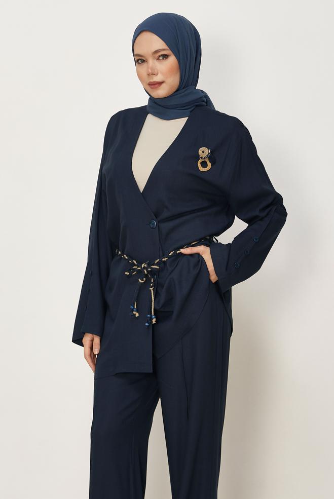 Hijab-Kleidung NAVY BLAU LEINENHOSEN-SET MIT GÜRTEL 46394 - ALVİNA