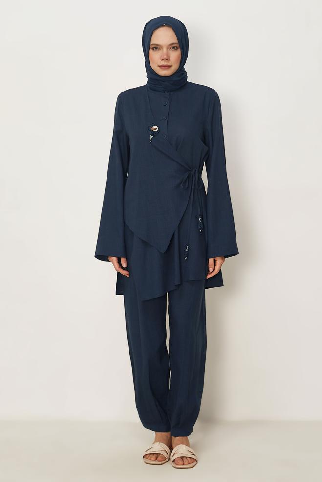 Hijab clothing NAVY BLUE ASYMMETRICAL CUT LINEN PANTSUIT 46437 - ALVİNA