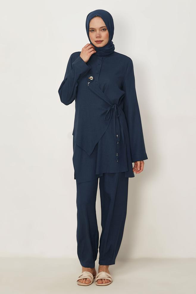 Hijab clothing NAVY BLUE ASYMMETRICAL CUT LINEN PANTSUIT 46437 - ALVİNA