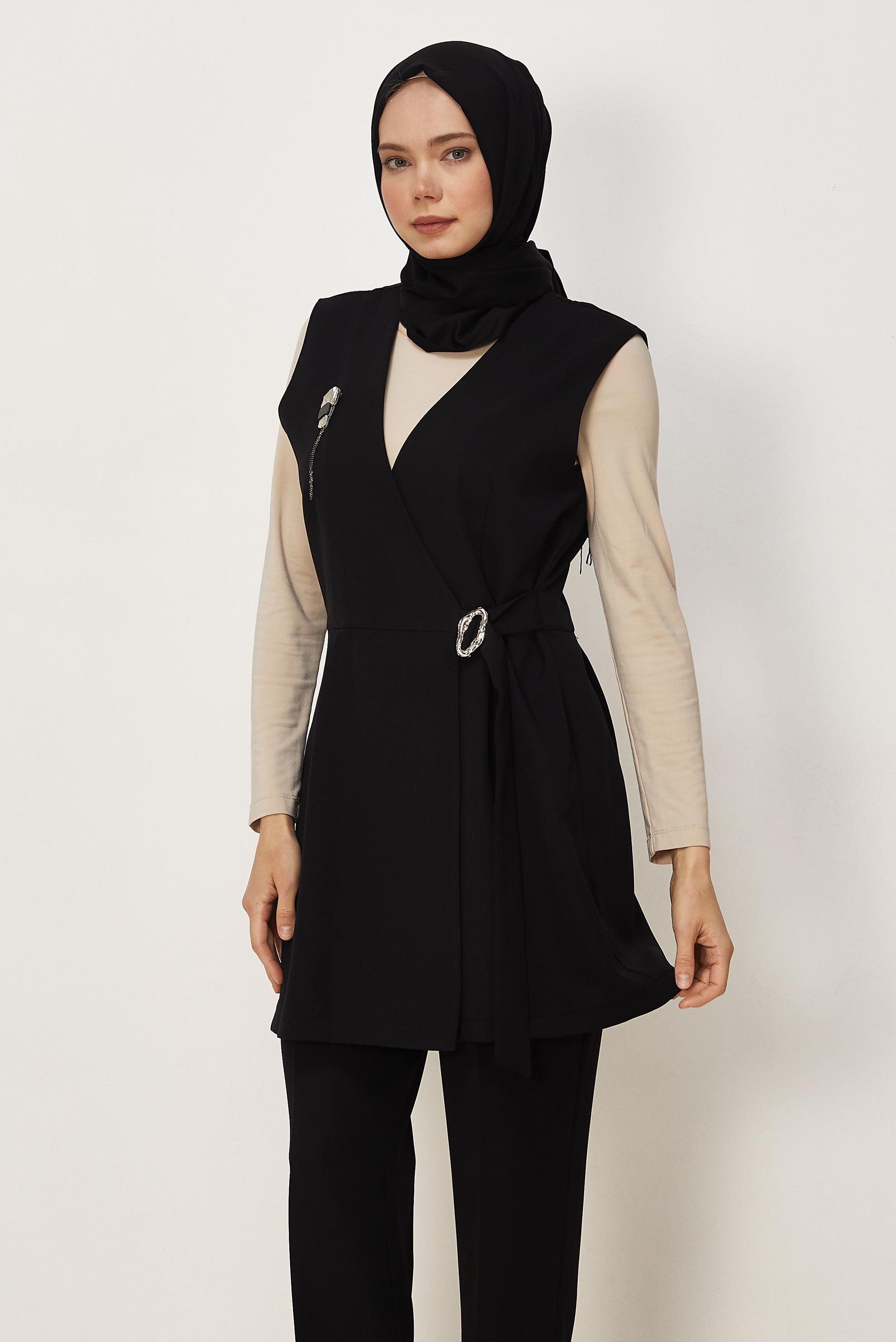 Tesettür giyim SİYAH YELEKLİ KEMERLİ TAKIM 46443
