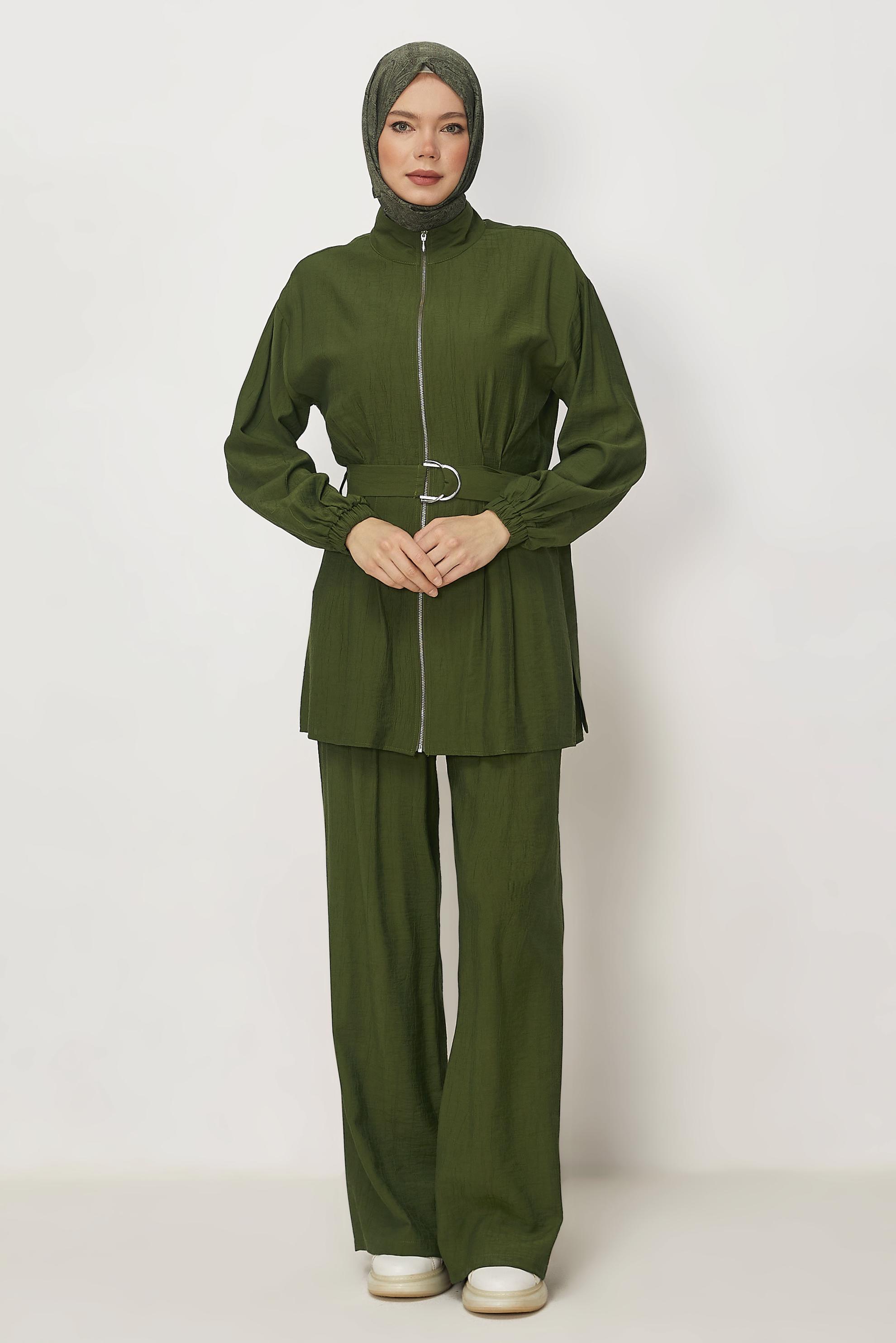 Hijab-Kleidung KHAKI HOSENANZUG MIT GÜRTEL 46486
