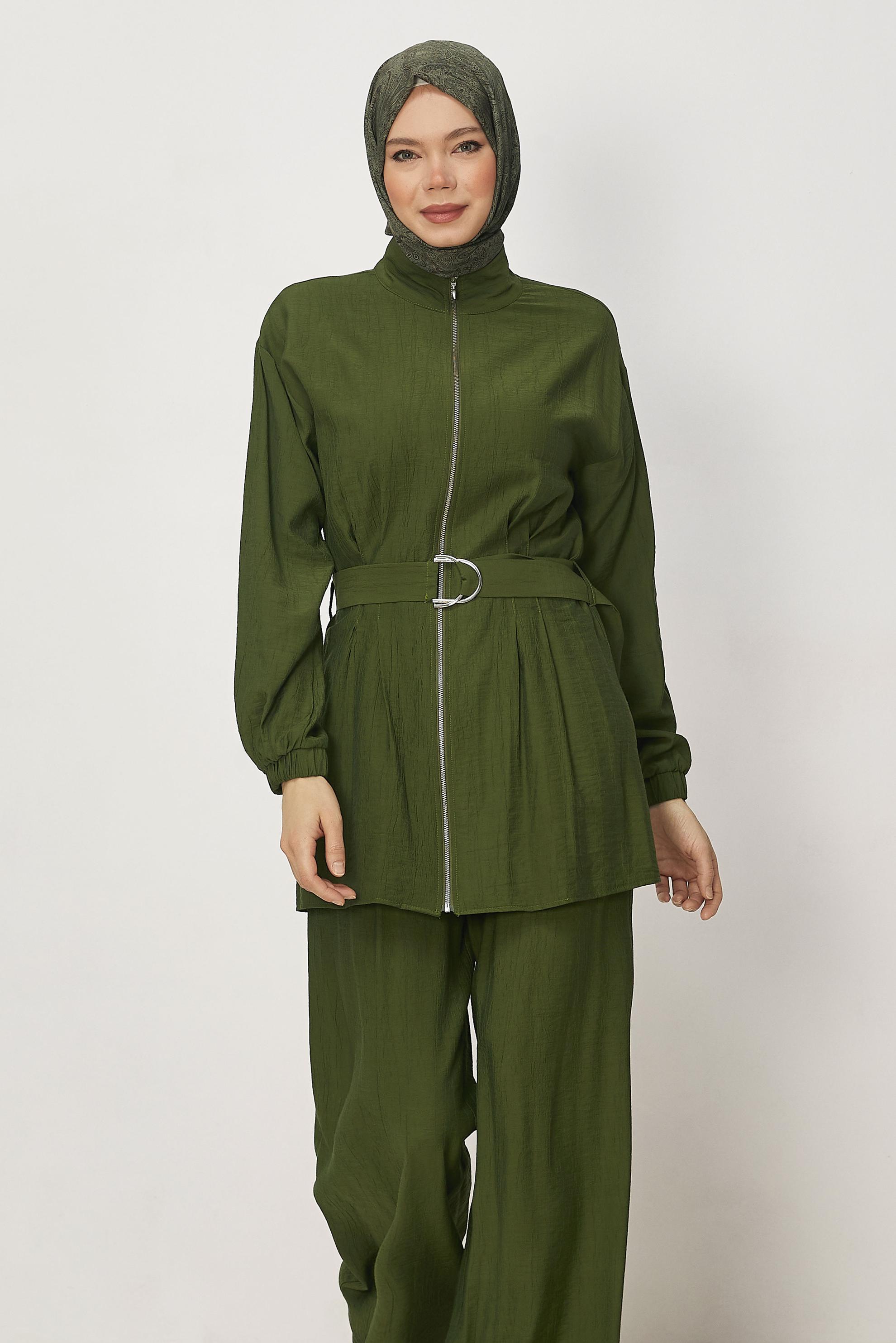 Hijab-Kleidung KHAKI HOSENANZUG MIT GÜRTEL 46486