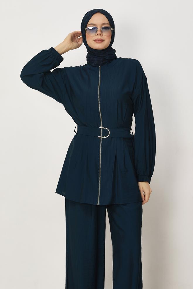 Hijab-Kleidung NAVY BLAU HOSENANZUG MIT GÜRTEL 46486 - ALVİNA