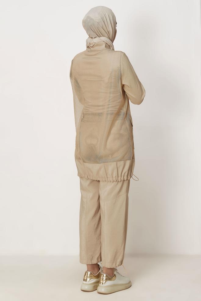Tesettür giyim BEJ FİLELİ PARAŞÜT KUMAŞ PANTOLONLU TAKIM 46502 - ALVİNA