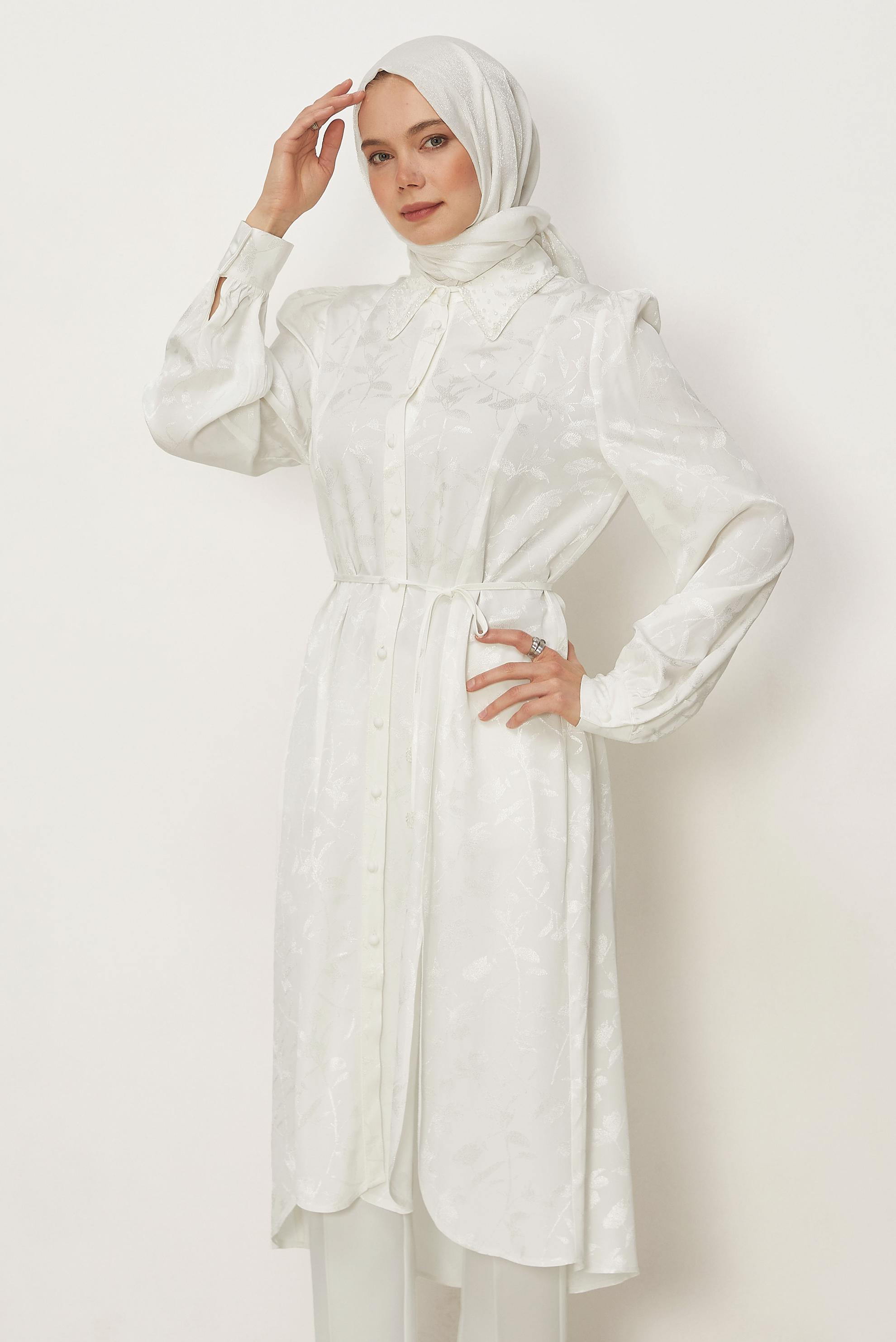 Hijab-Kleidung WEISS JACQUARD-TUNIKA MIT GÜRTEL 46508