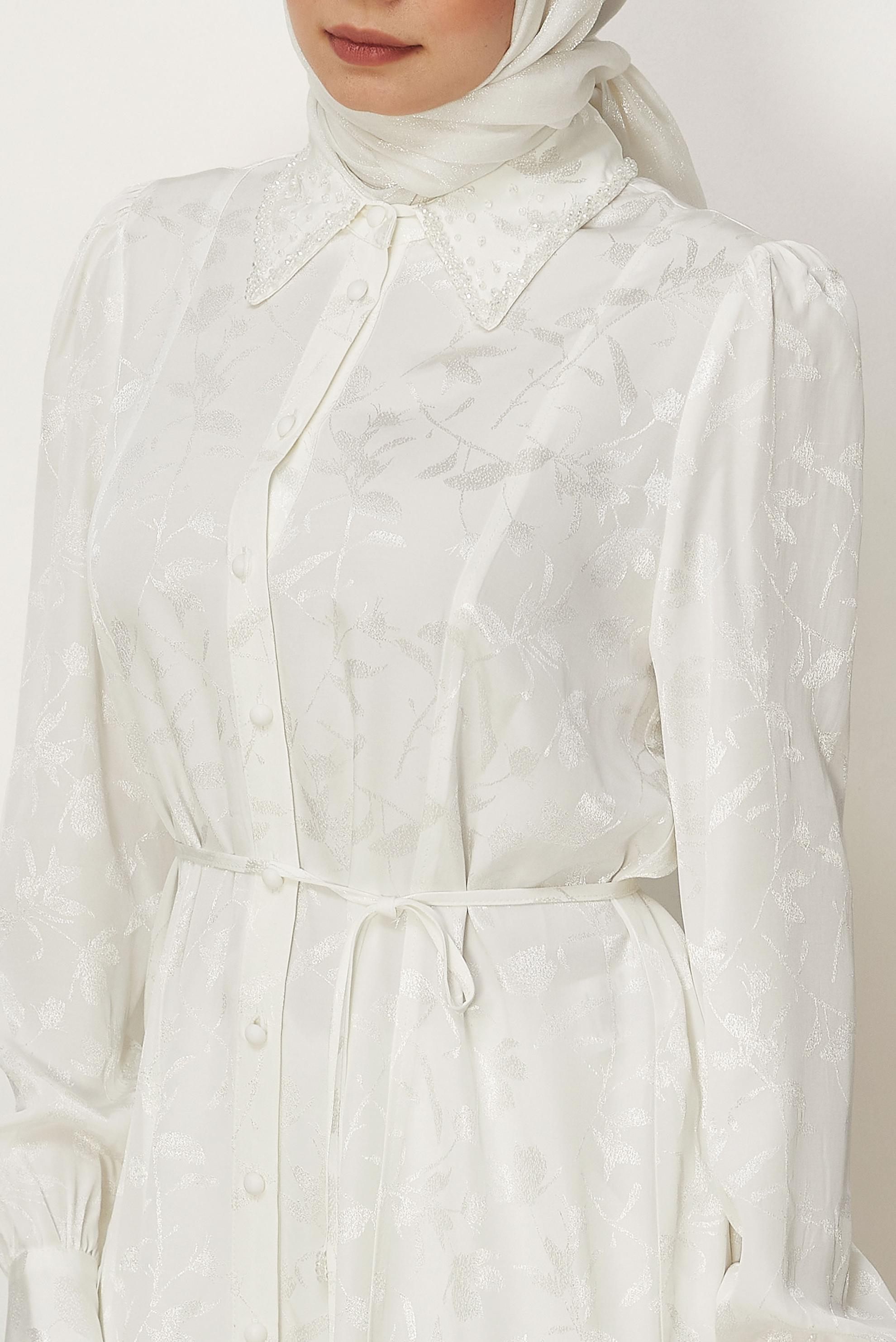 Hijab-Kleidung WEISS JACQUARD-TUNIKA MIT GÜRTEL 46508