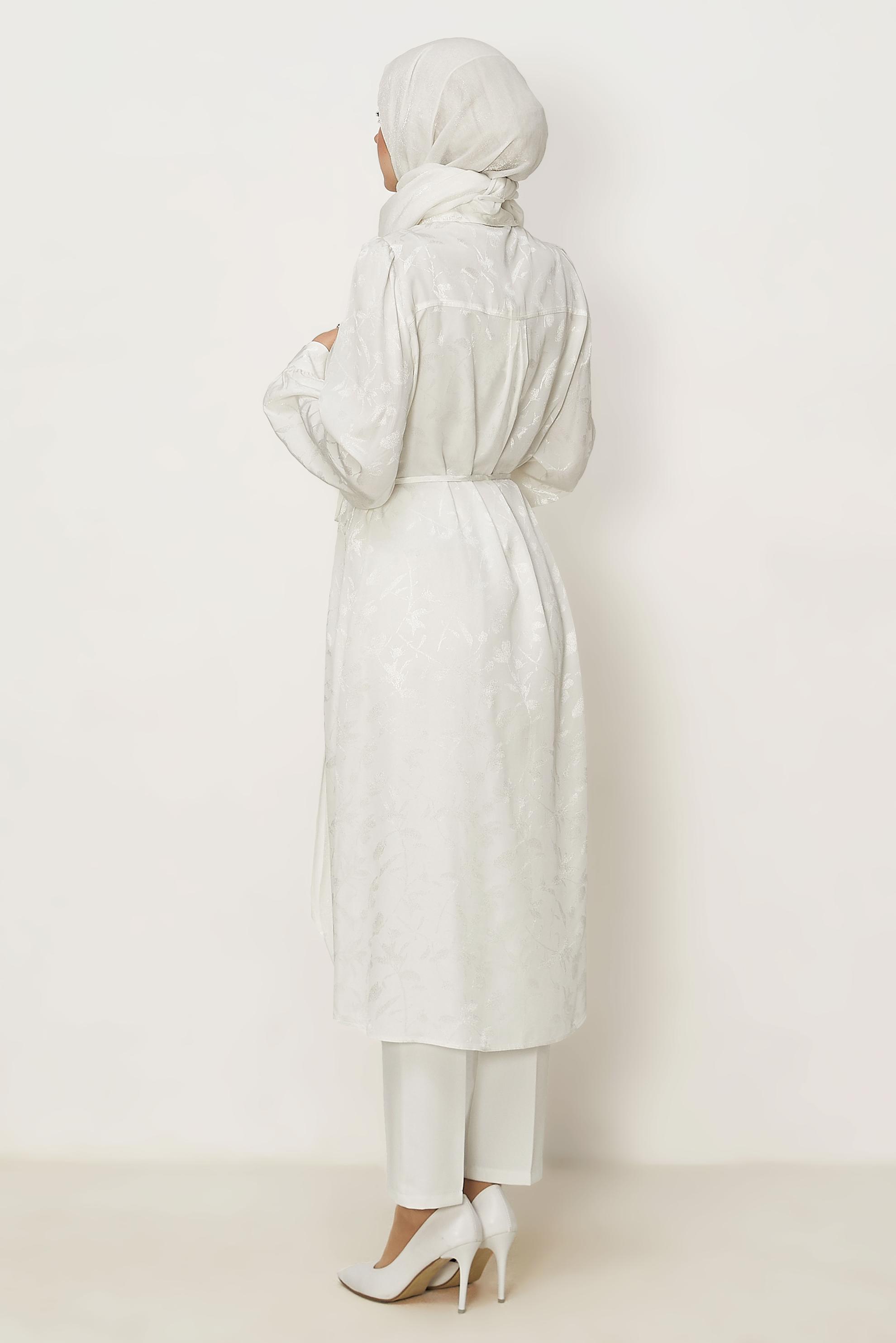 Hijab-Kleidung WEISS JACQUARD-TUNIKA MIT GÜRTEL 46508