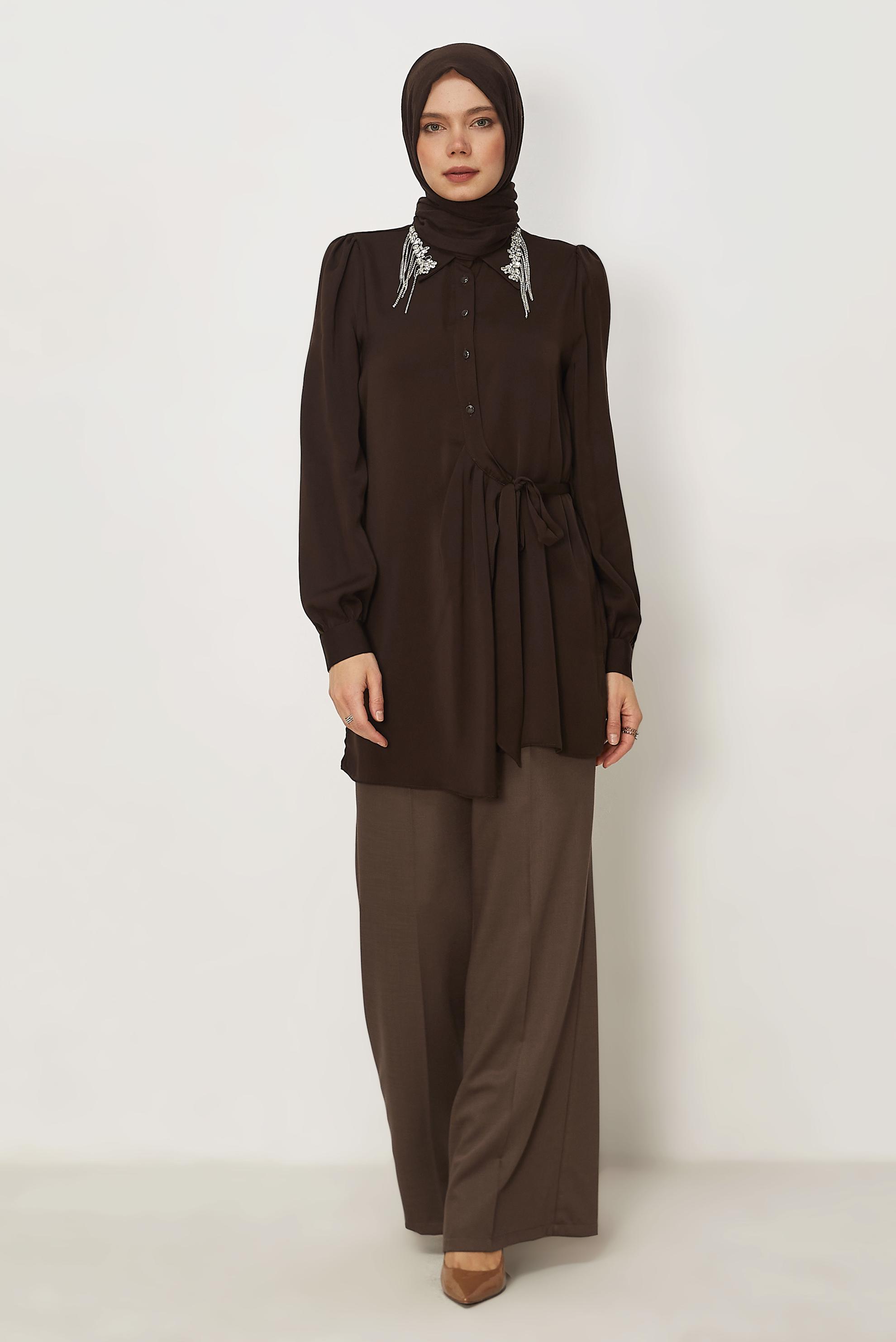 Vêtements hijab BRUN TUNIQUE CEINTURÉE DÉTAILLÉE DE GEMMES 46585