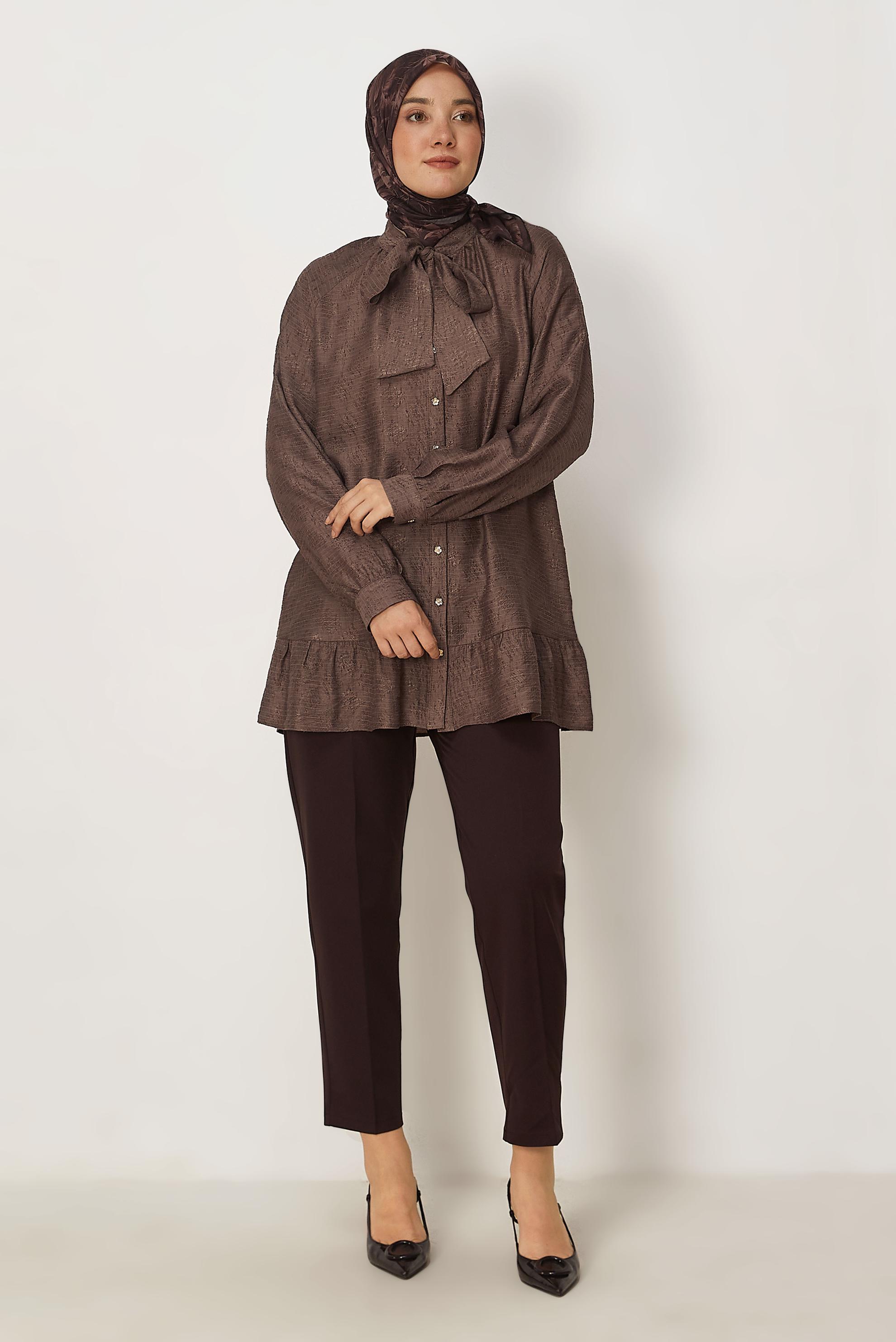 Hijab-Kleidung BRAUN JACQUARD-TUNIKA MIT GEBUNDENEM HALS 46638