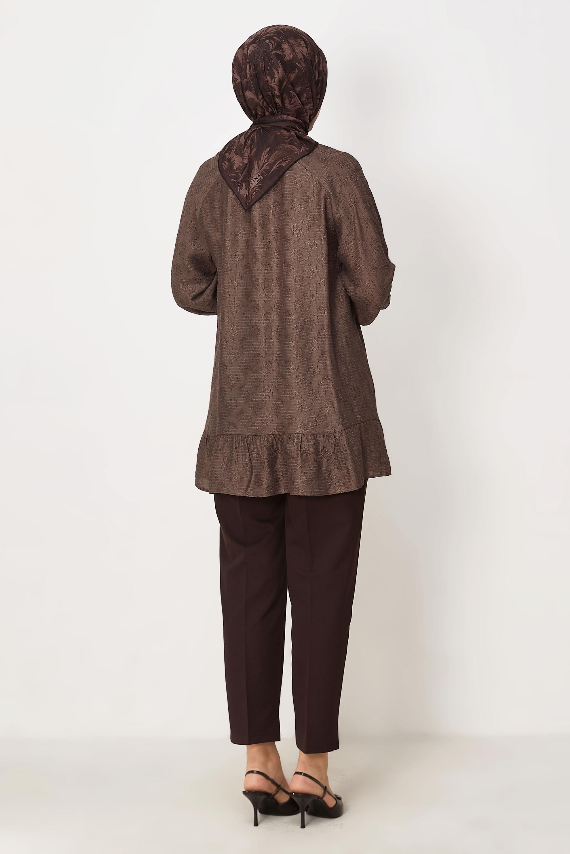 Hijab-Kleidung BRAUN JACQUARD-TUNIKA MIT GEBUNDENEM HALS 46638