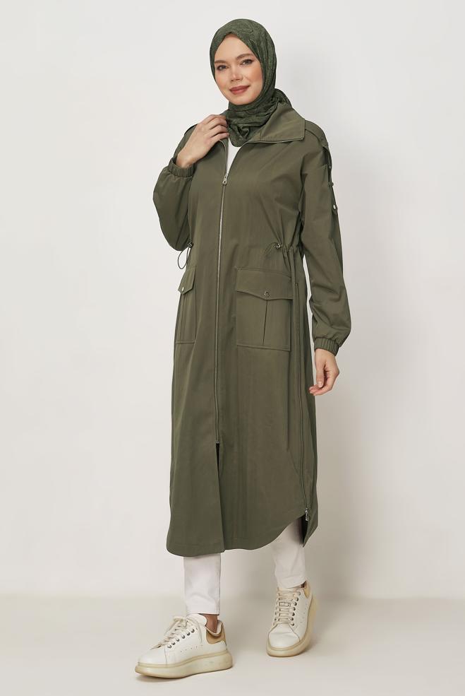 Hijab-Kleidung KHAKI GESMOKTER TAILLEN-TRENCHCOAT 11001 - ALVİNA