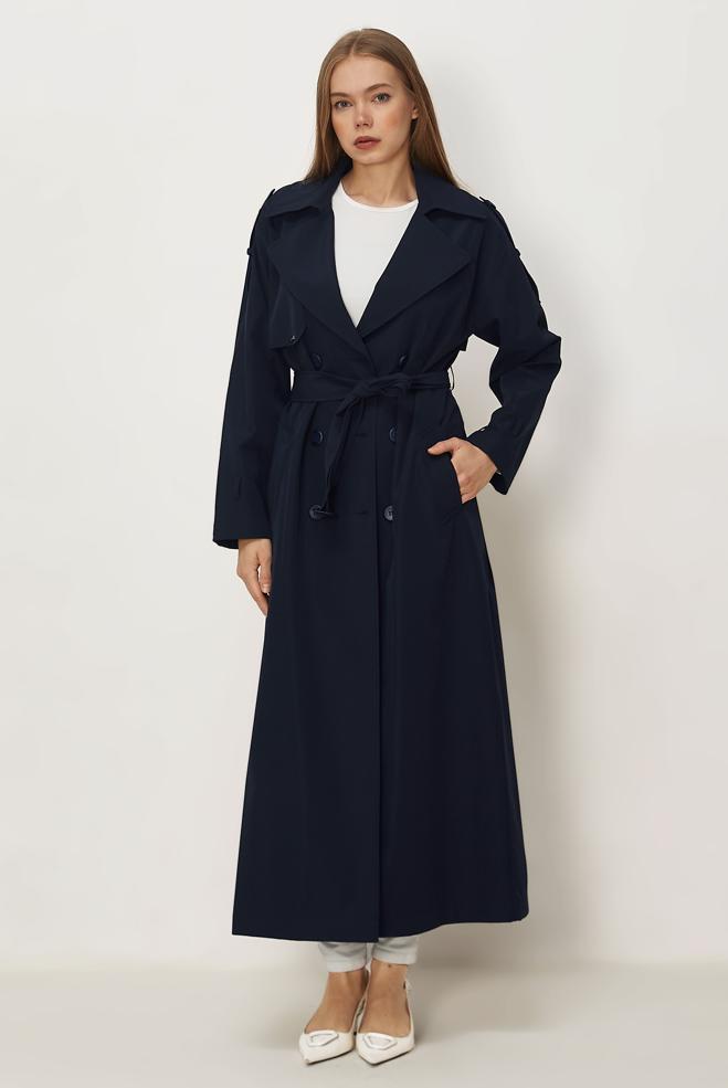Hijab-Kleidung NAVY BLAU TRENCHCOAT MIT GÜRTEL 11002 - ALVİNA
