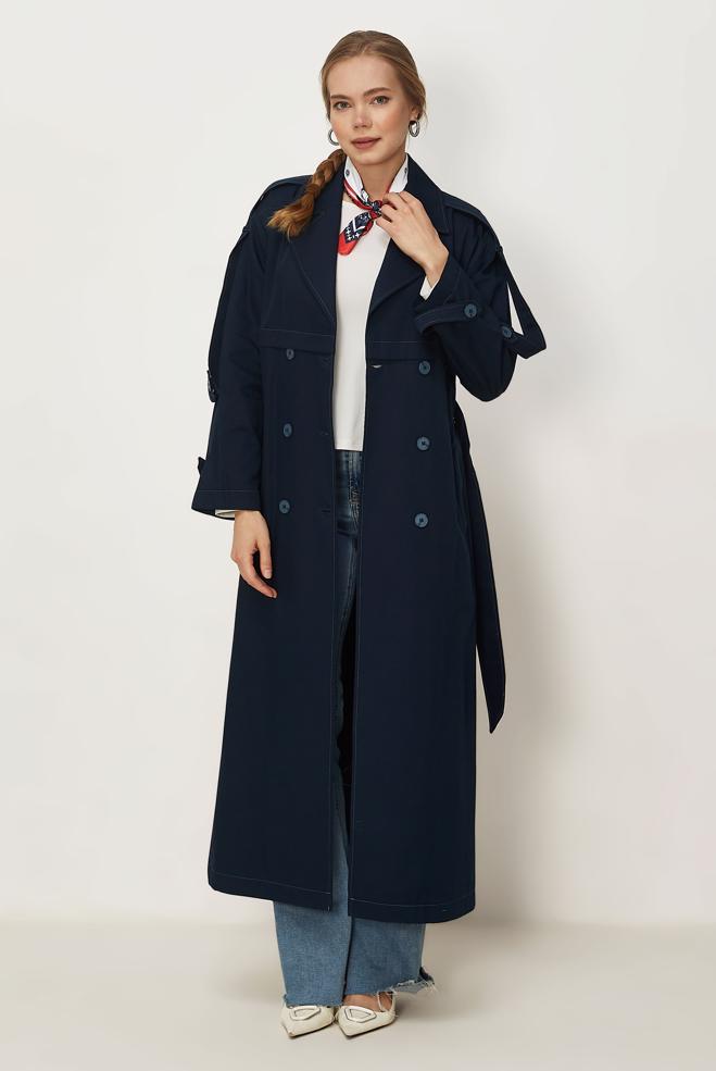 Hijab-Kleidung NAVY BLAU TRENCHCOAT MIT GÜRTEL 11003 - ALVİNA
