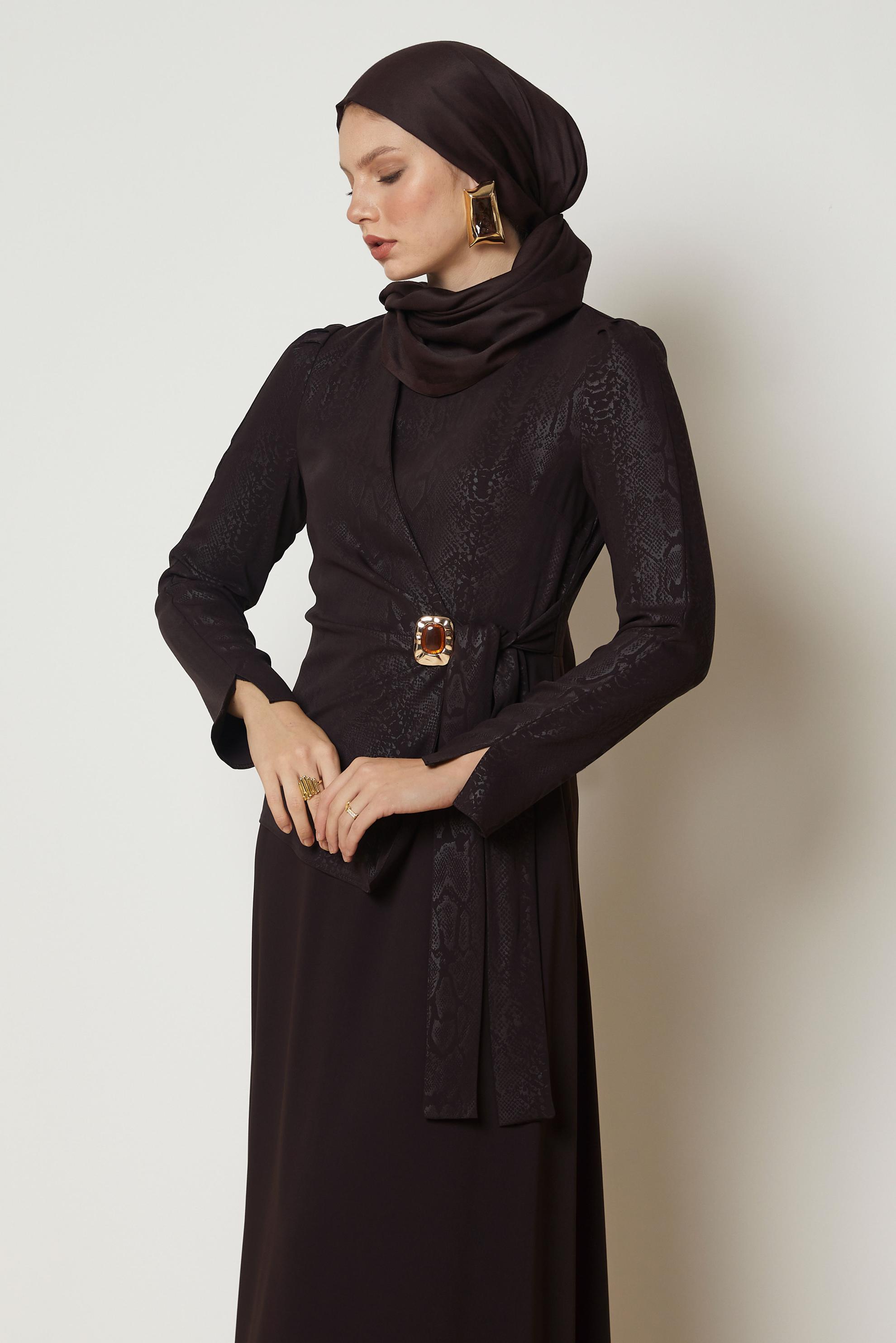 Tesettür giyim KAHVE YILAN DERİSİ DESENLİ ELBİSE 47086